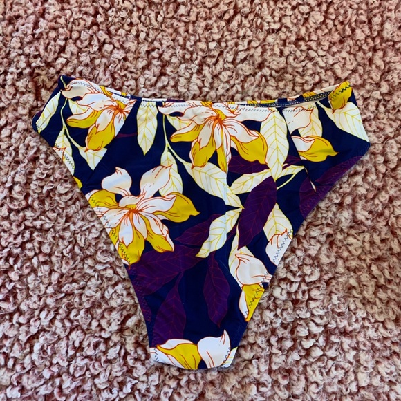 Blue and floral bikini - Picture 6 of 6